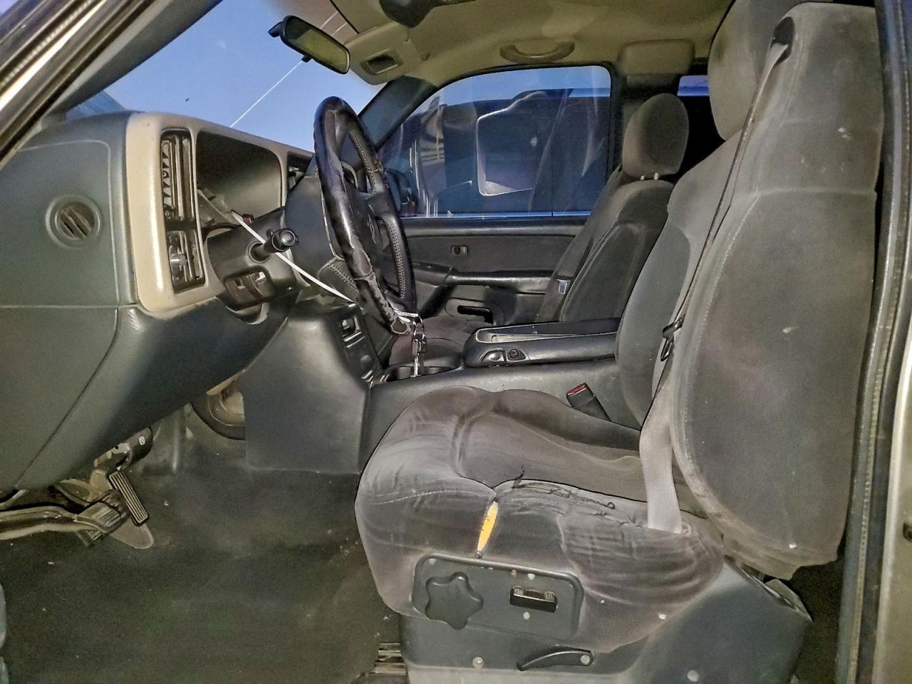 2002 Chevrolet Silverado C1500 - Image 7