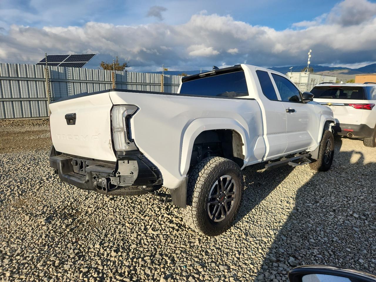 2024 Toyota Tacoma Xtracab - Image 3