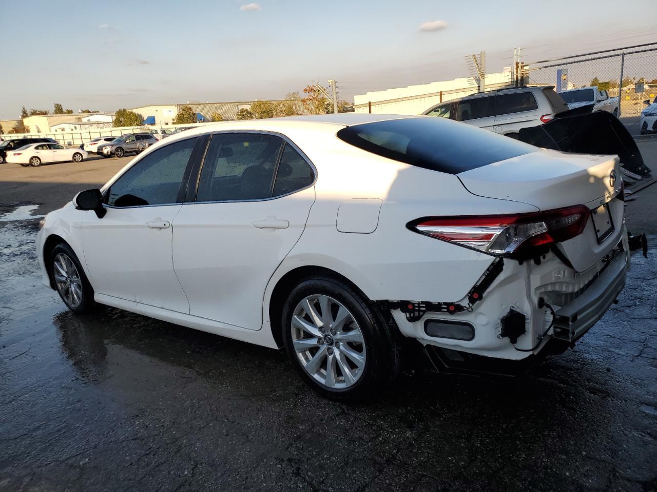2018 Toyota Camry Le - Фото 2
