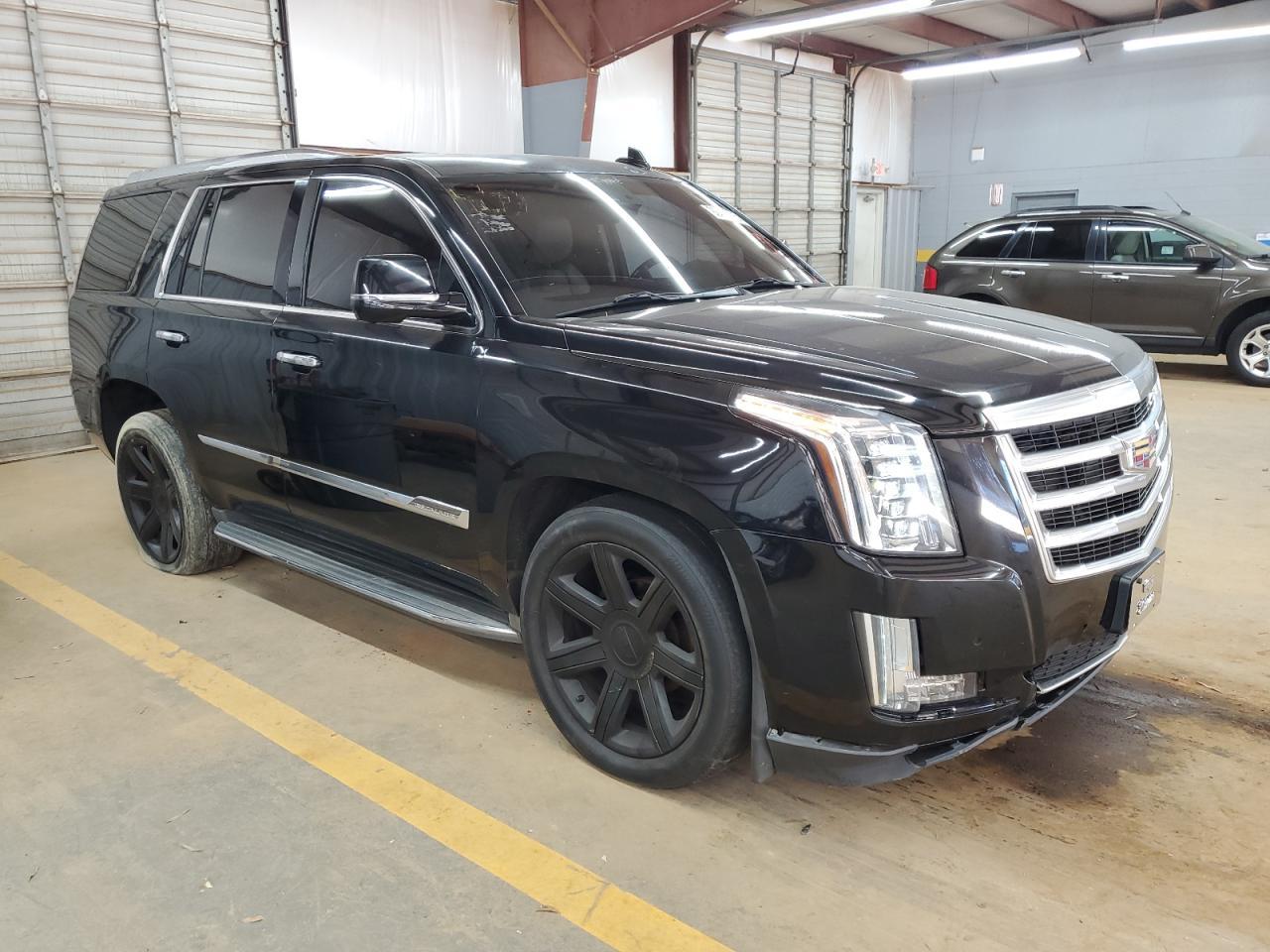 2015 Cadillac Escalade Luxury - Image 4