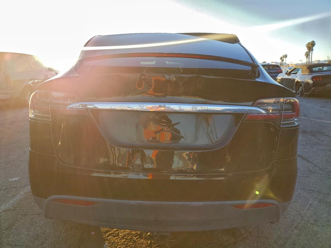 2018 Tesla Model X - Фото 6