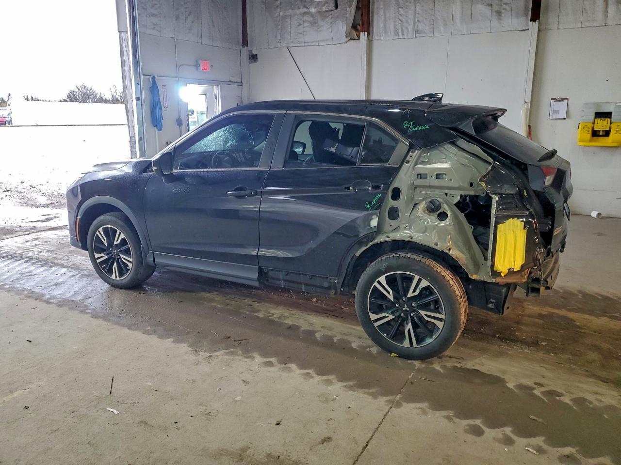 2023 Mitsubishi Eclipse Cross Se - Фото 2