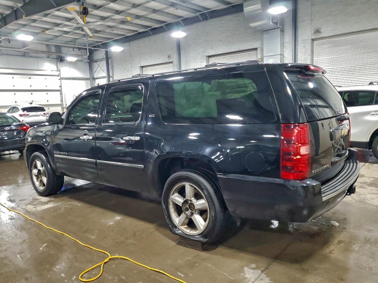 2013 Chevrolet Suburban K1500 Ltz - Фото 2