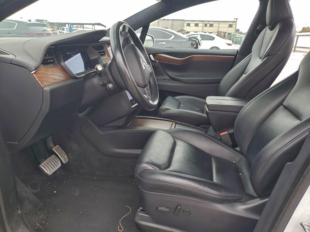 2020 Tesla Model X - Фото 7