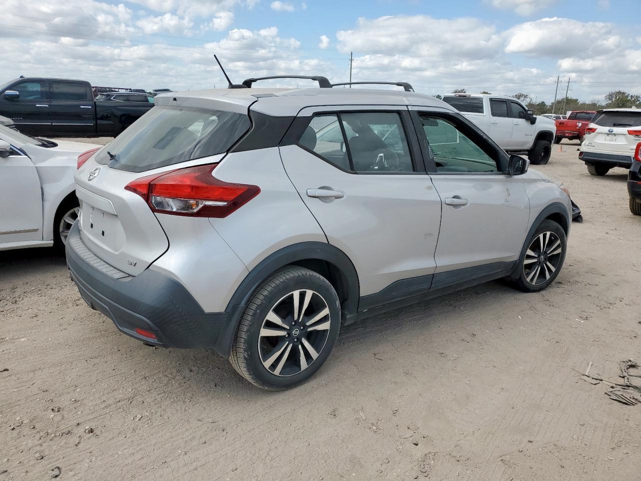 2019 Nissan Kicks S - Image 3