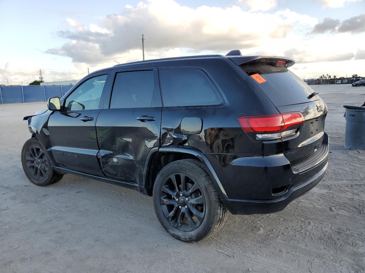 2018 Jeep Grand Cherokee Laredo - Фото 2