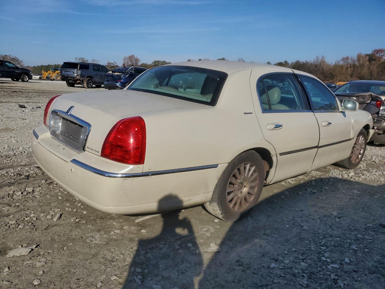 2005 Lincoln Town Car Signature - Фото 3