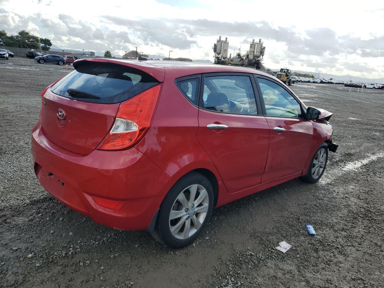 2013 Hyundai Accent Gls - Фото 3