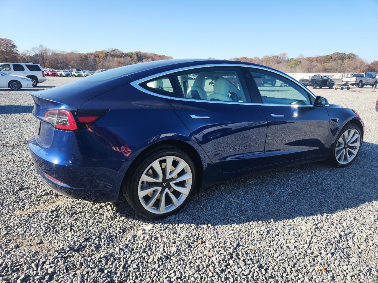 2019 Tesla Model 3 - Фото 3