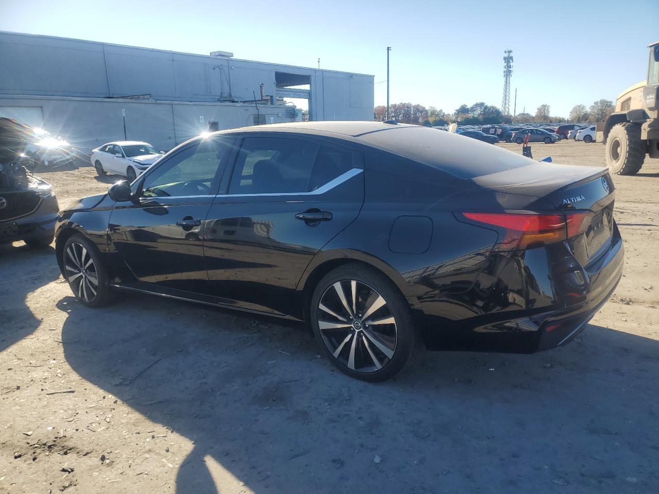 2019 Nissan Altima Sr - Фото 2