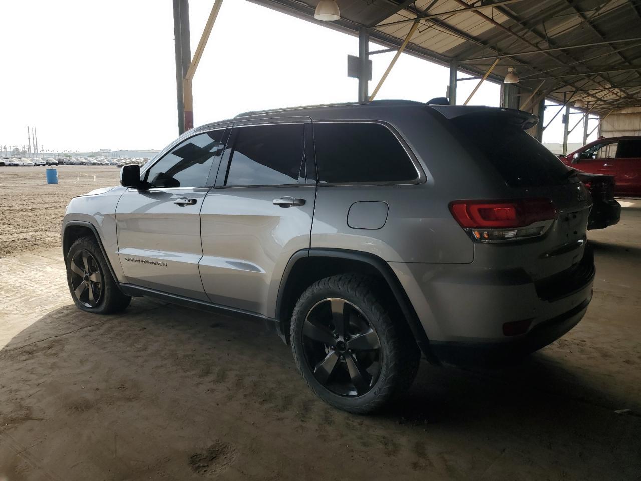 2019 Jeep Grand Cherokee Laredo - Image 2