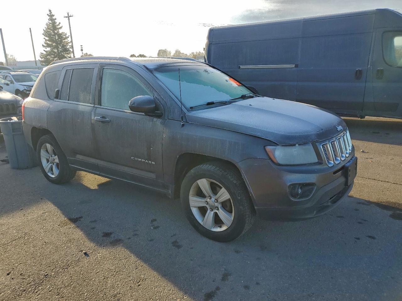 2017 Jeep Compass Latitude - Image 4