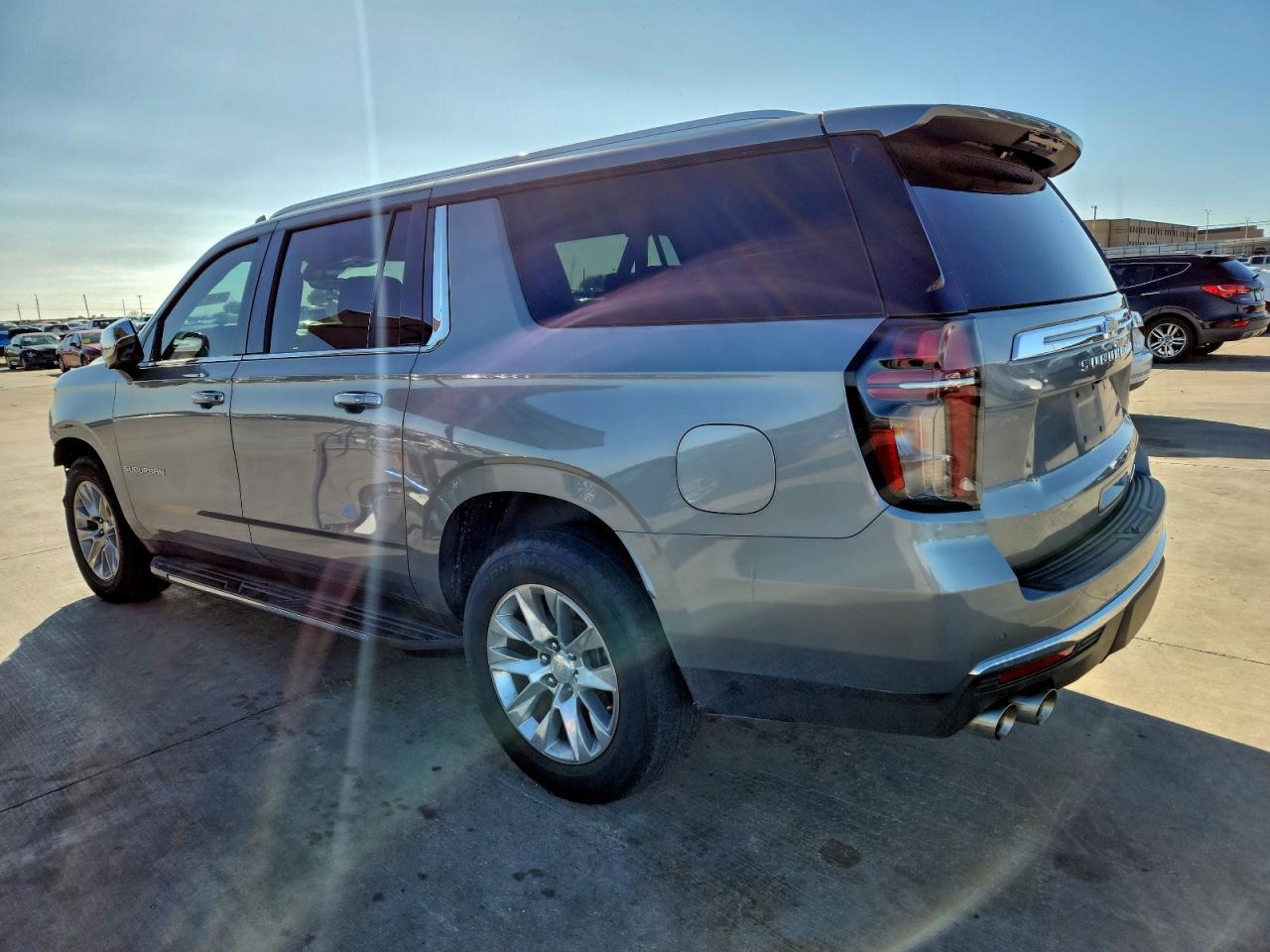 2023 Chevrolet Suburban K1500 Premier - Фото 2