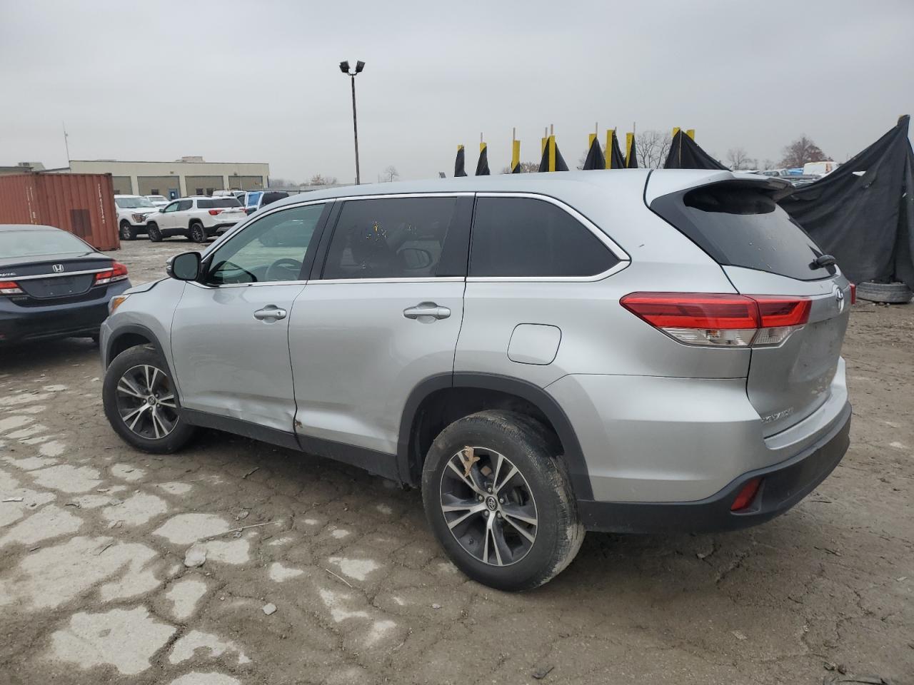 2019 Toyota Highlander Le - Фото 2