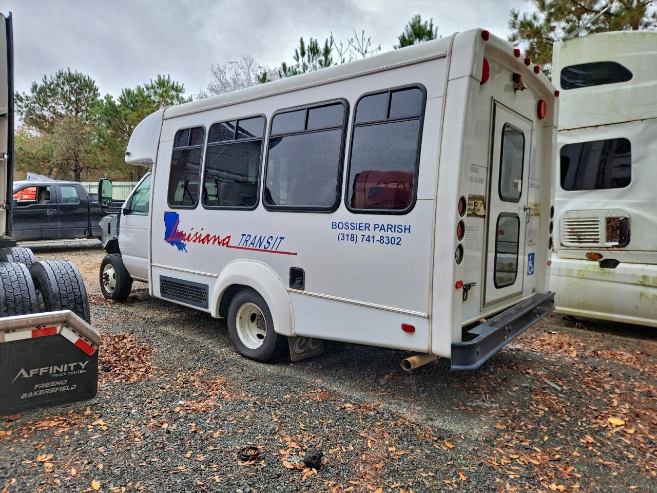 2019 Ford E350 Shuttle Bus - Фото 2