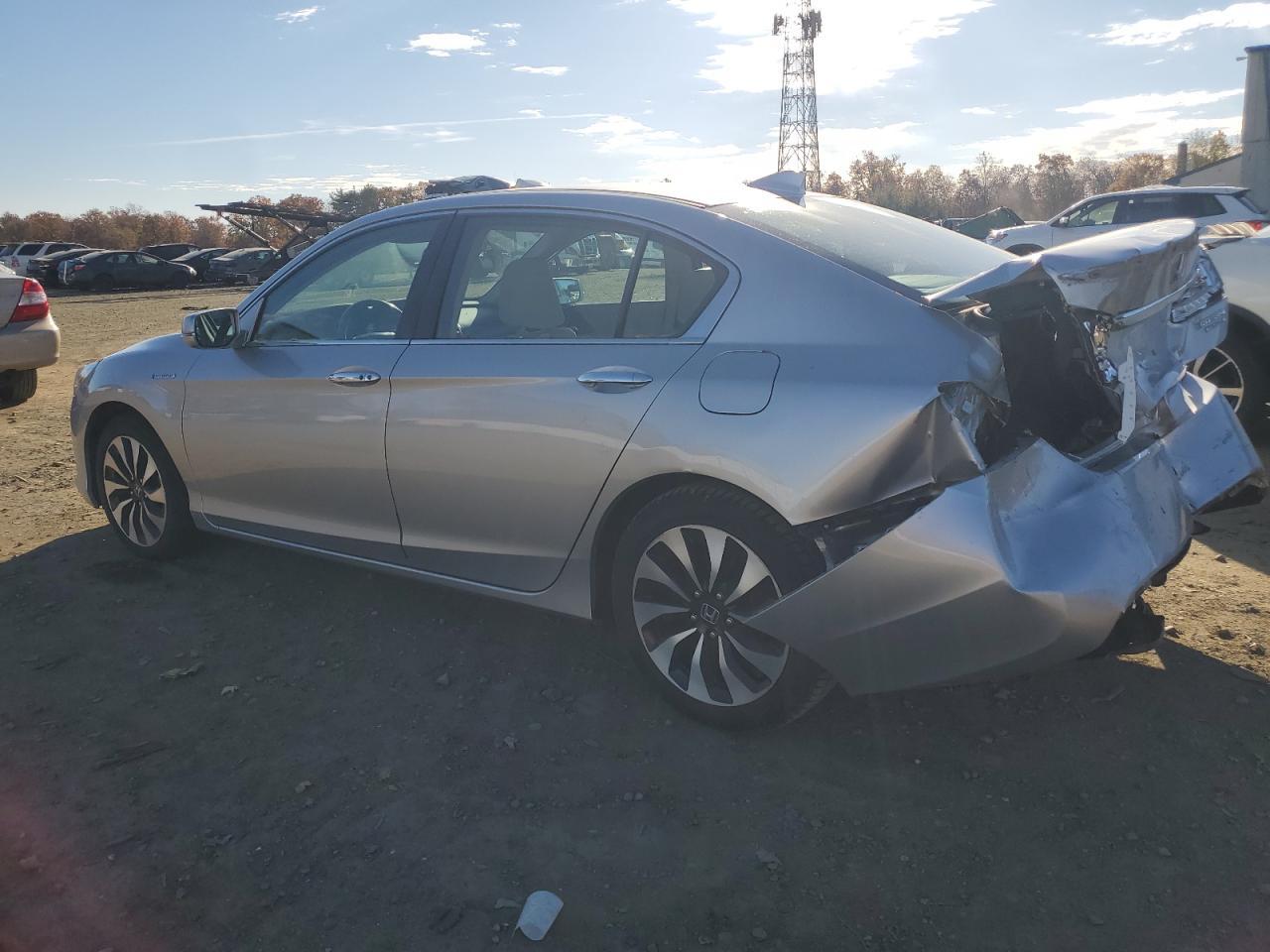 2015 Honda Accord Touring Hybrid - Фото 2
