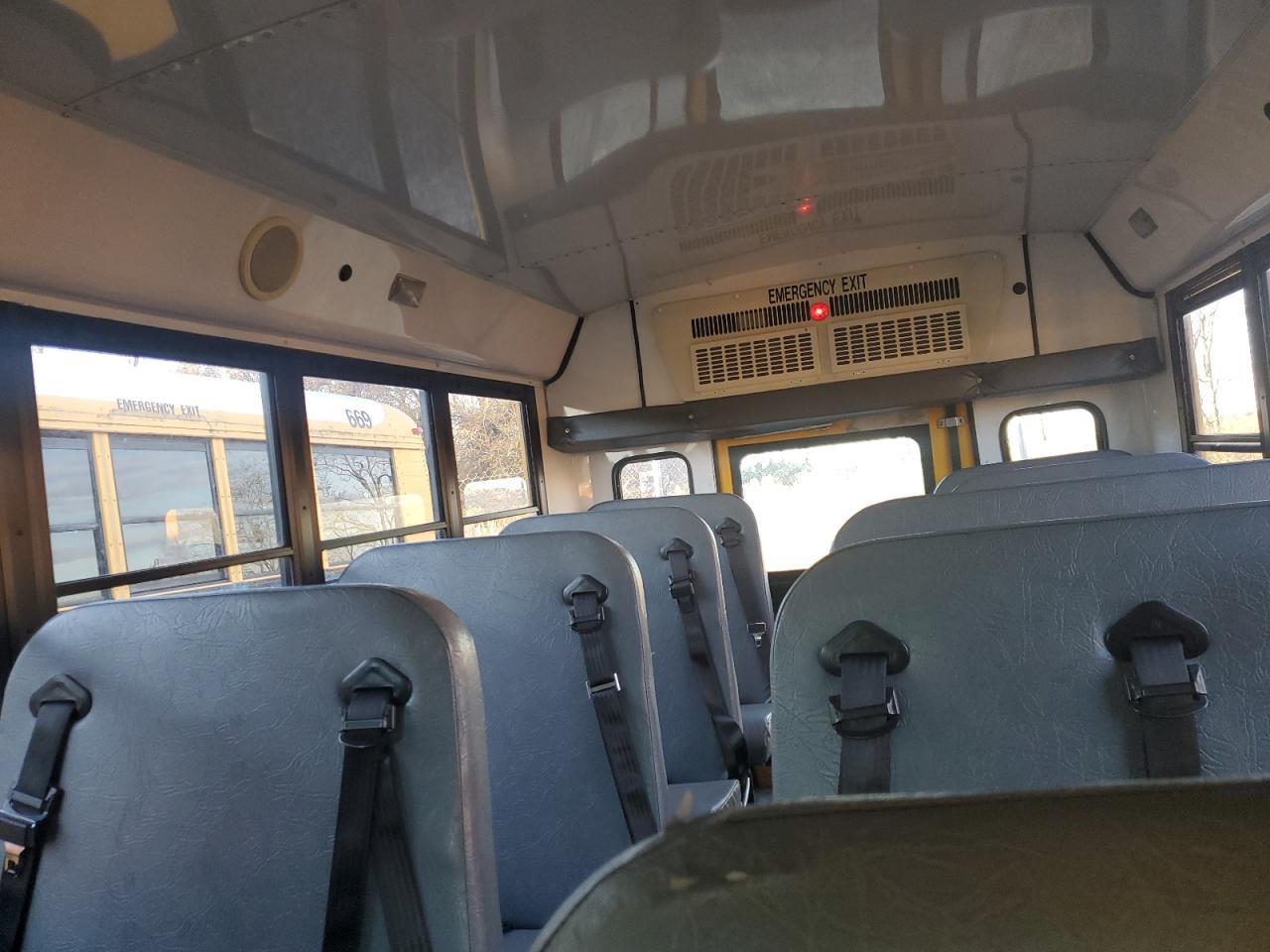 2012 Chevrolet Express G3 - School Bus - Image 6