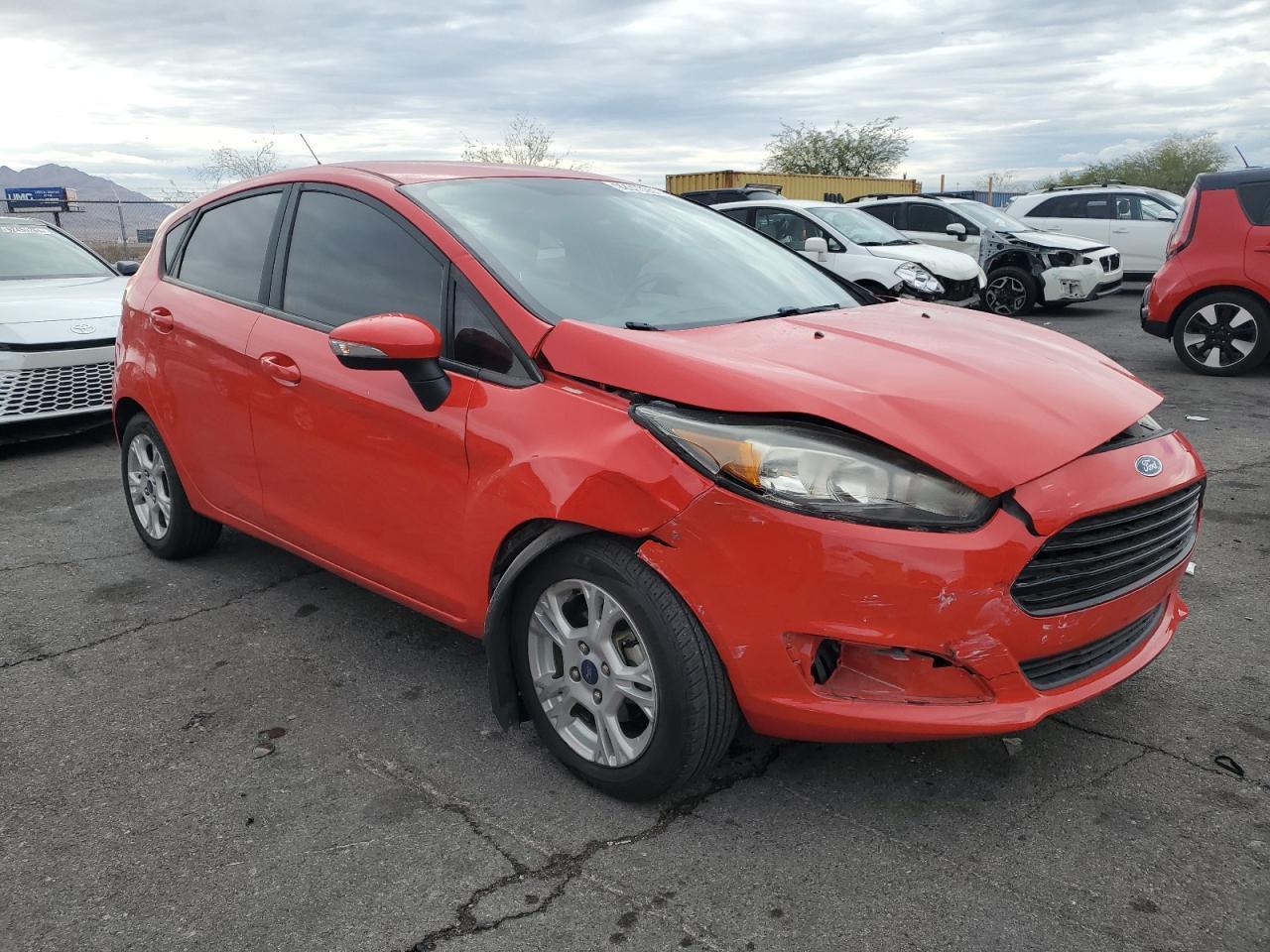 2015 Ford Fiesta Se - Фото 4