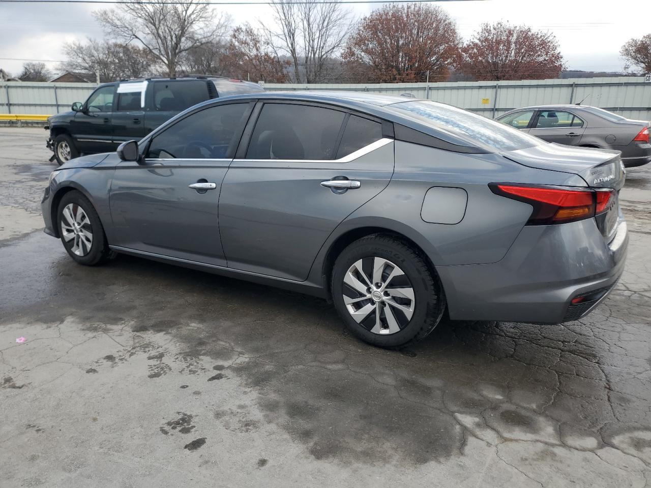 2019 Nissan Altima S - Image 2