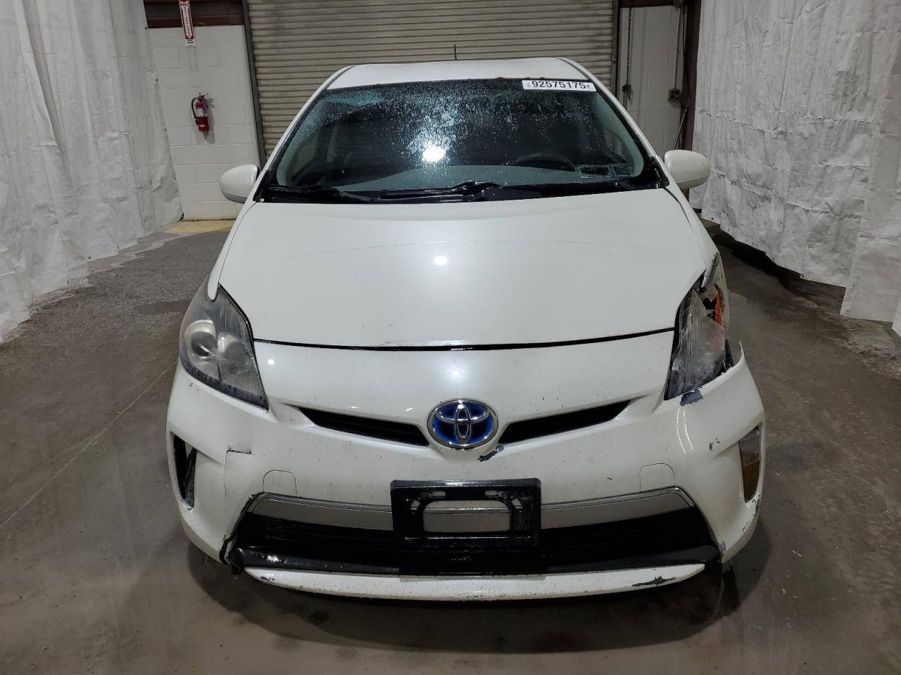 2013 Toyota Prius Plug-In - Image 5