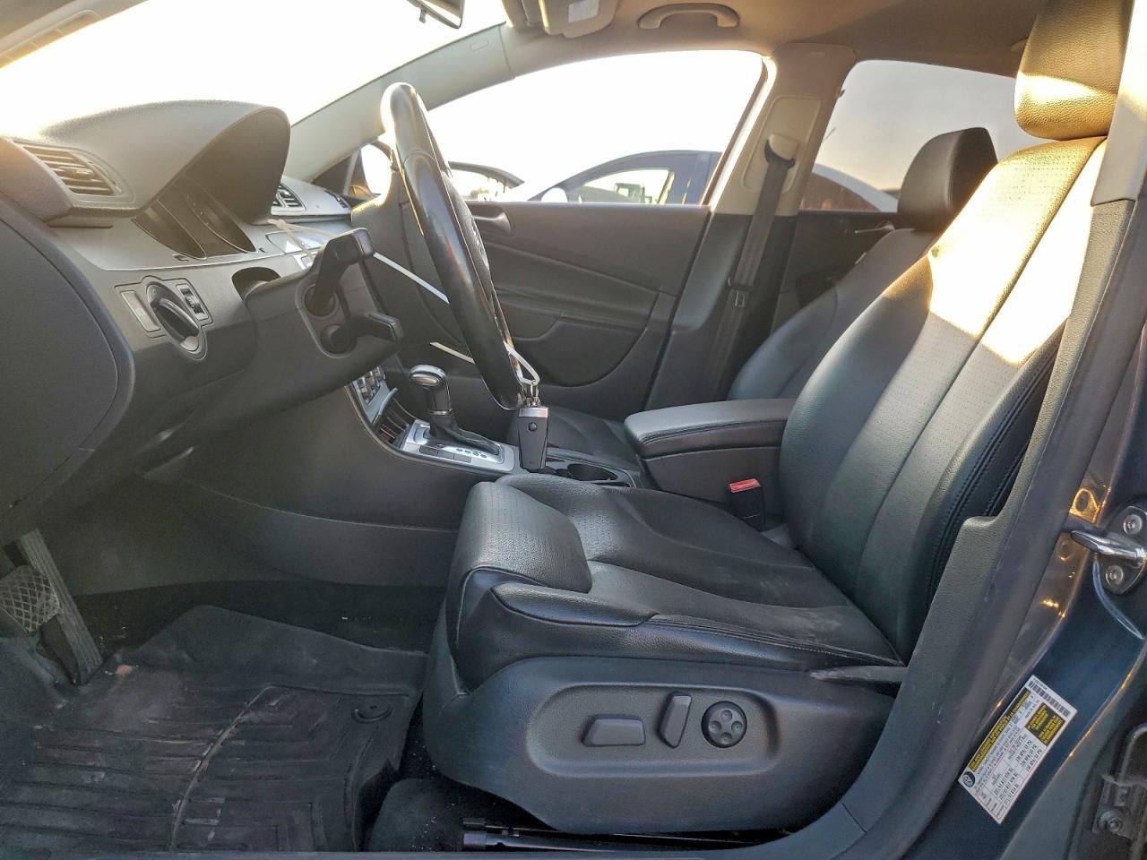 2010 Volkswagen Passat Komfort - Image 7