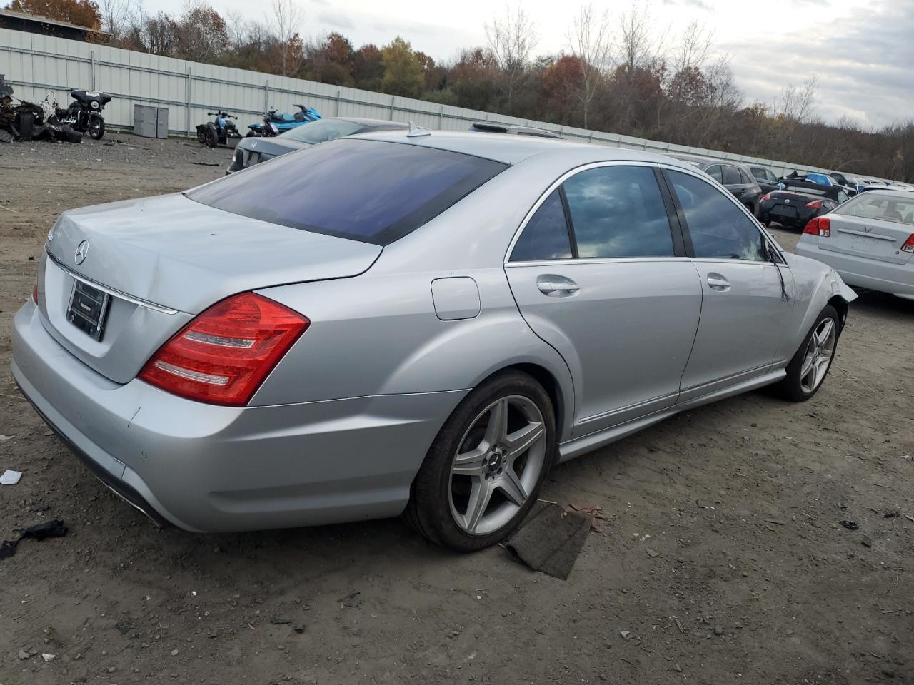 2010 Mercedes-Benz S 550 - Фото 3