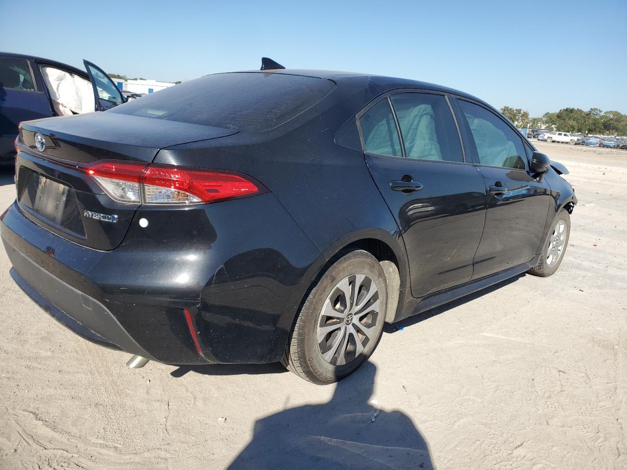 2022 Toyota Corolla Le - Фото 3