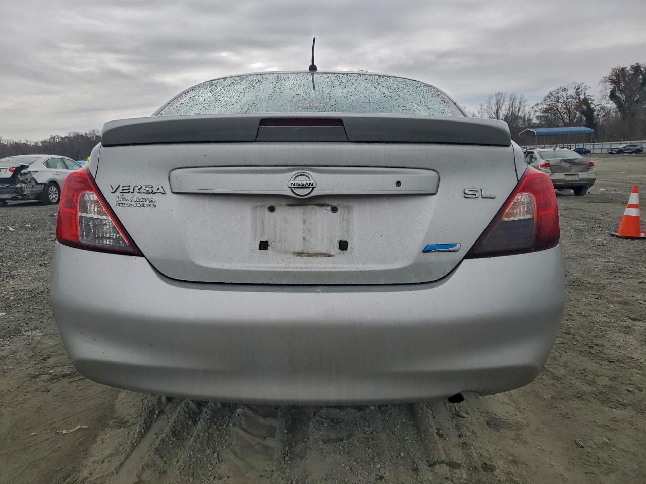 2013 Nissan Versa S - Фото 6