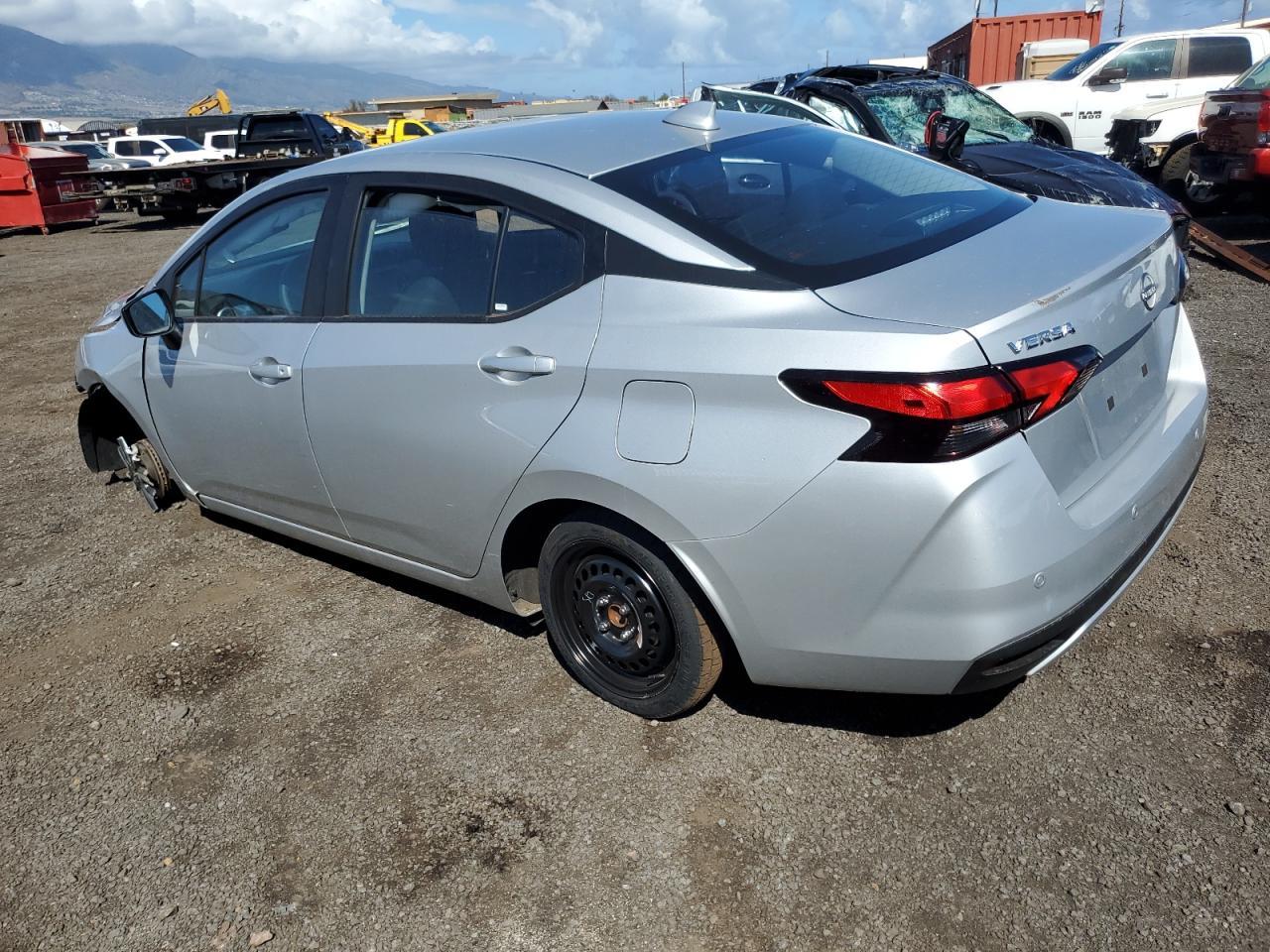 2025 Niss Versa - Image 2