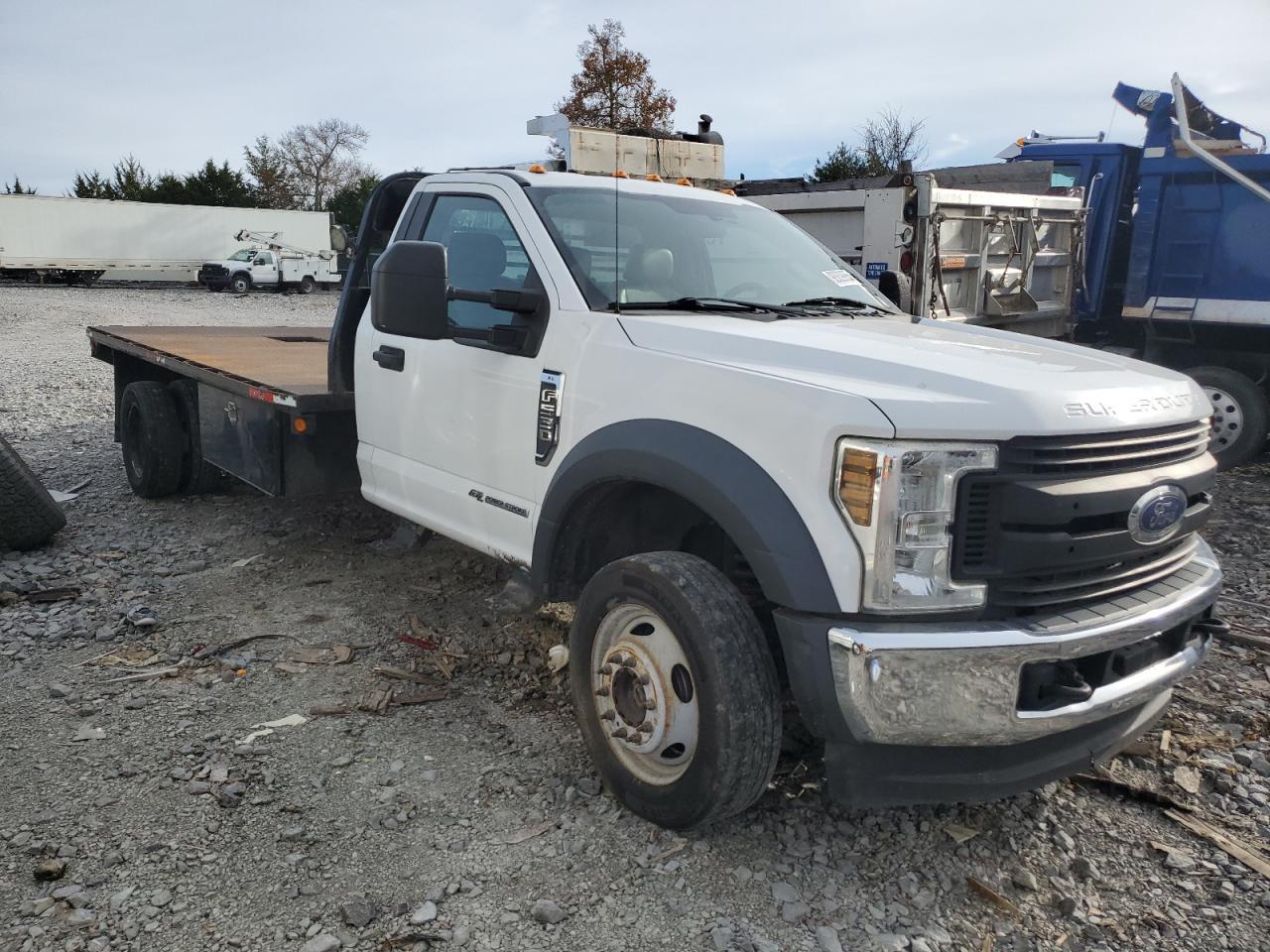 2019 Ford F550 Flatbed Truck - Фото 4
