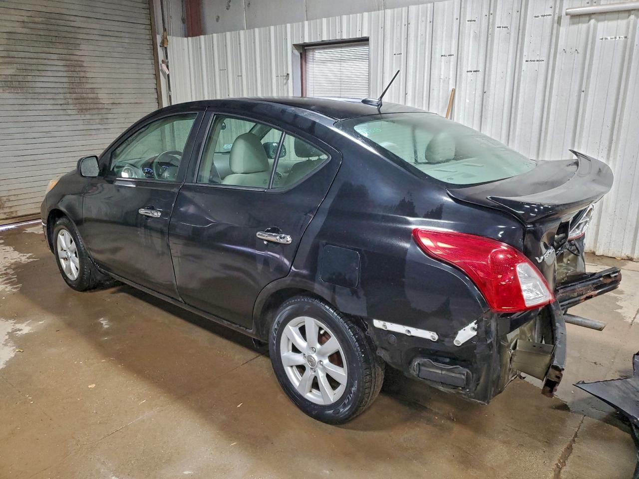 2013 Nissan Versa S - Фото 2