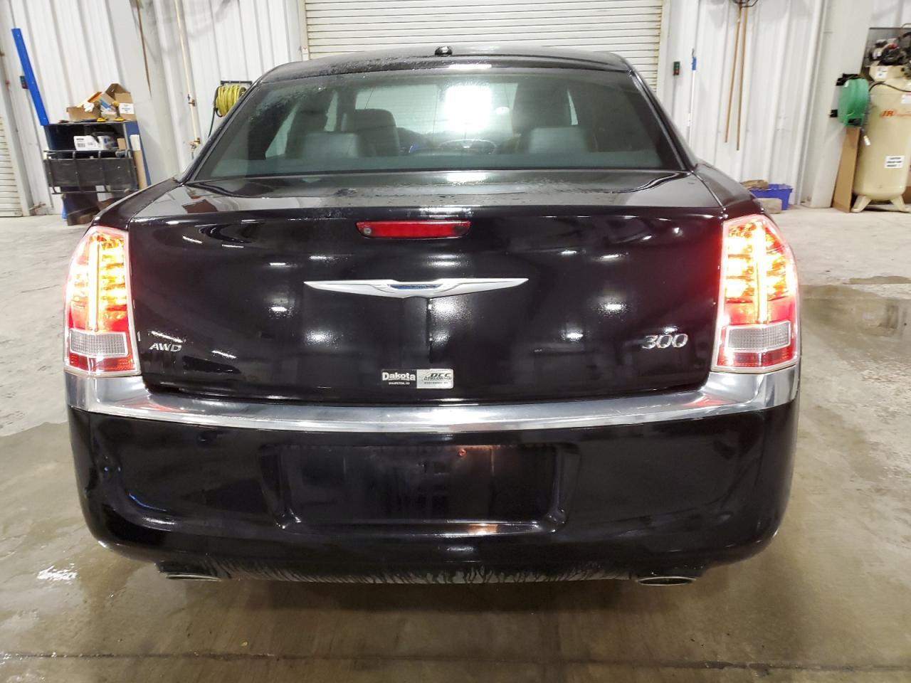 2014 Chrysler 300 - Image 6