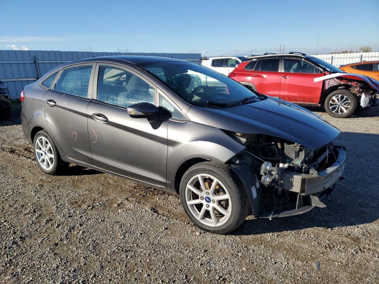 2015 Ford Fiesta Se - Фото 4