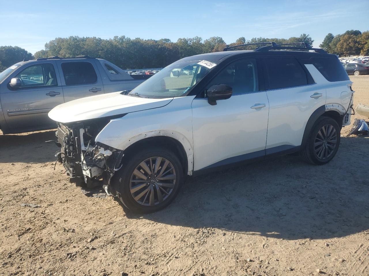 2022 Nissan Pathfinder Sl