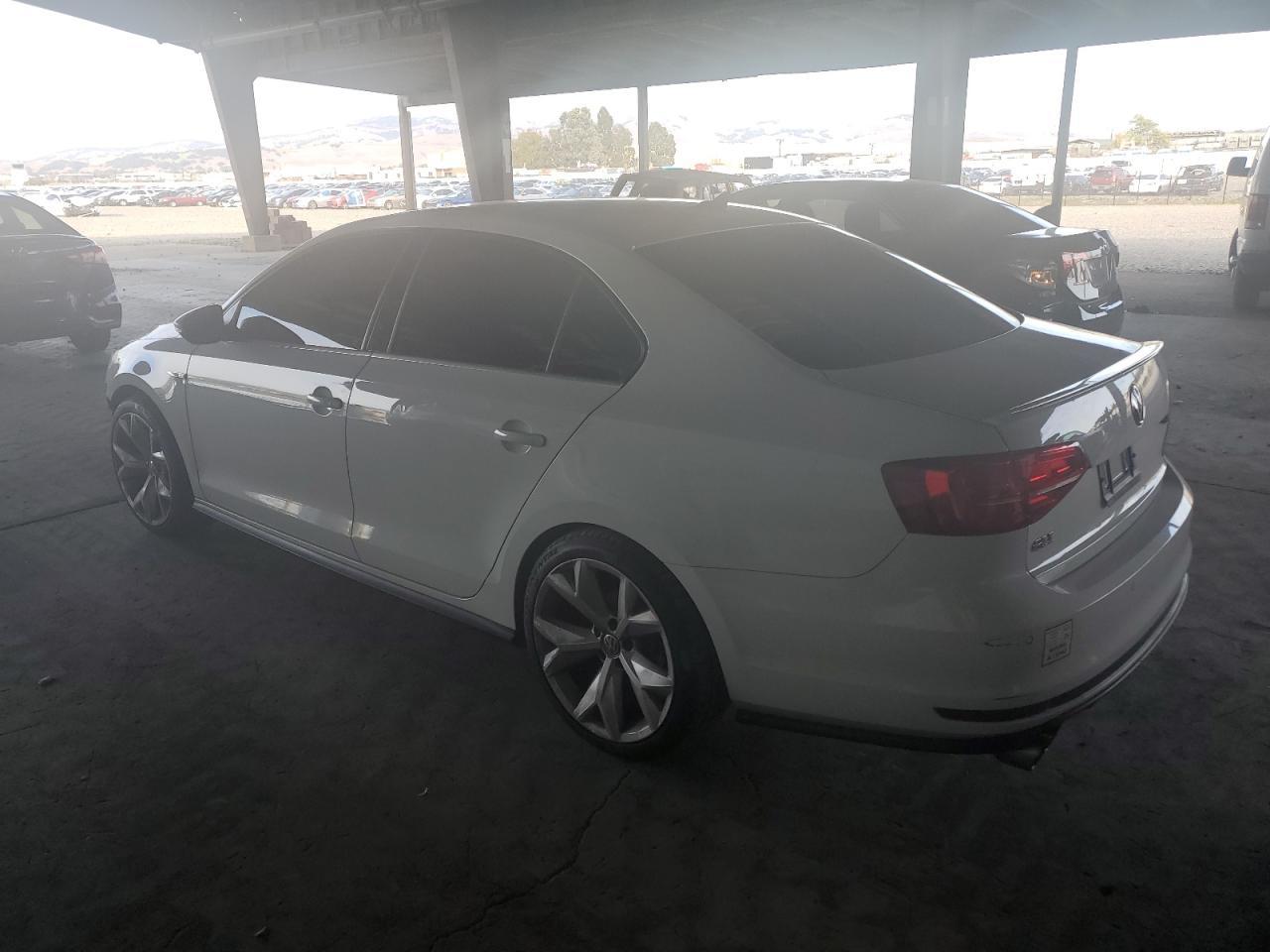 2017 Volkswagen Jetta Gli - Image 2