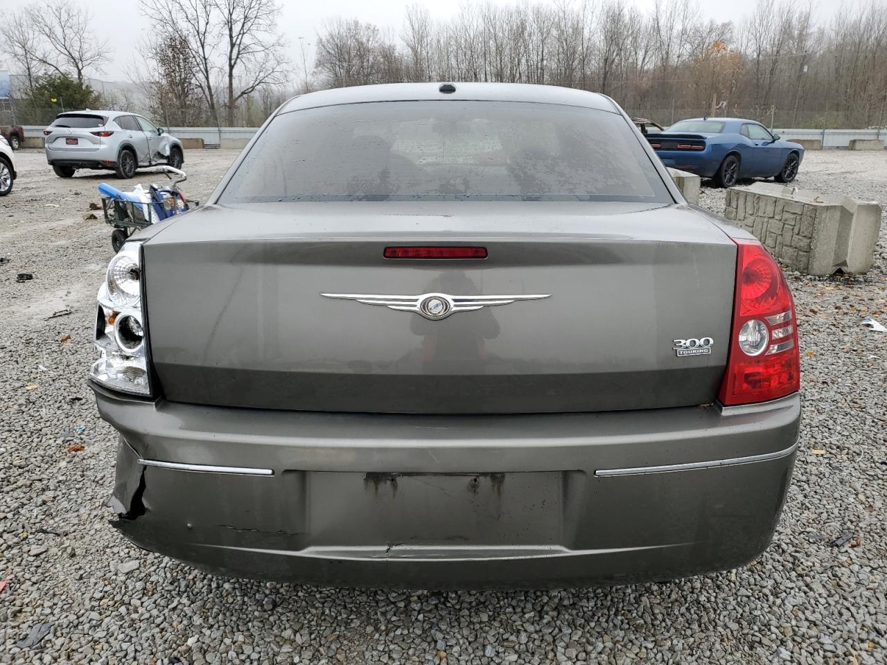 2010 Chrysler 300 Touring - Image 6