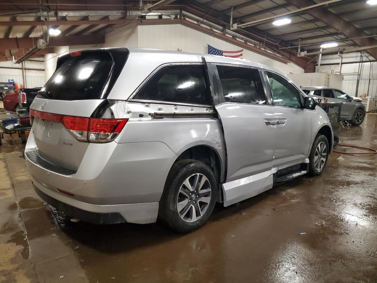 2015 Honda Odyssey Touring - Фото 3