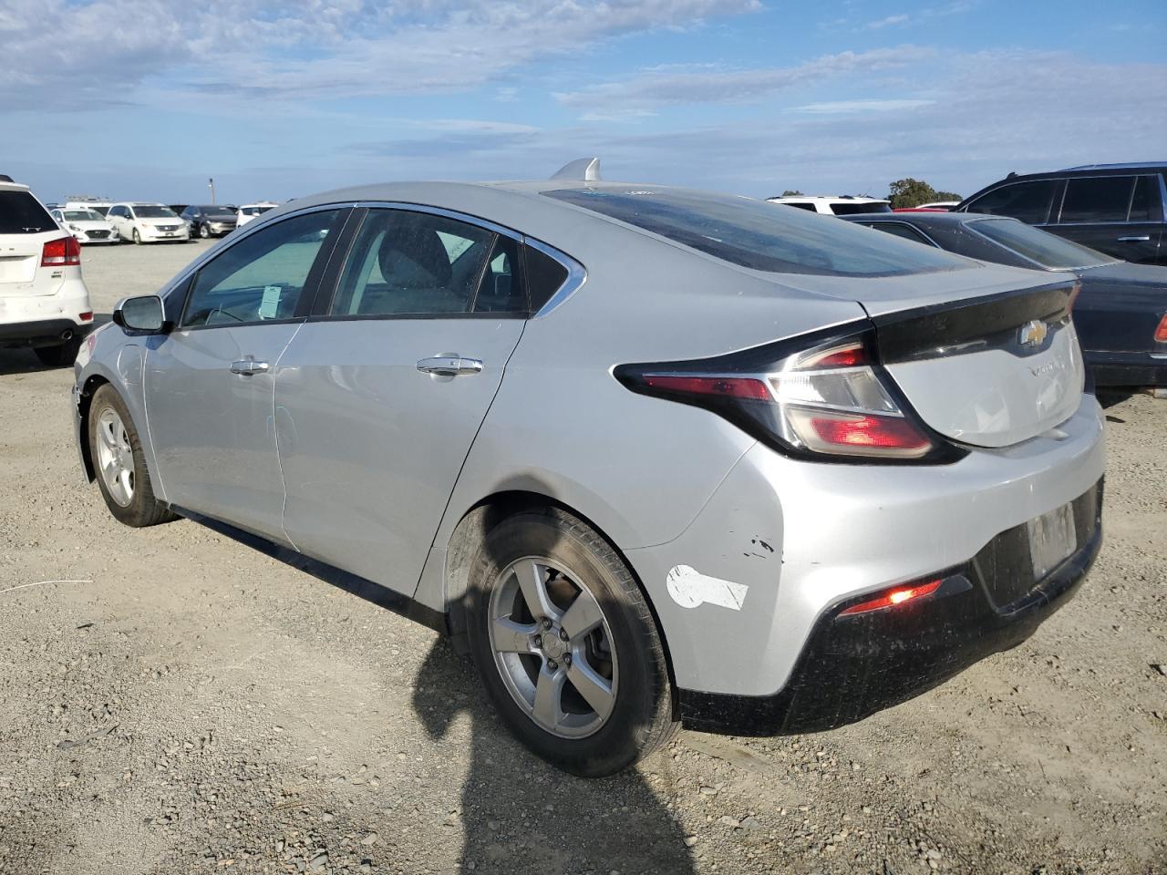 2017 Chevrolet Volt Lt - Image 2