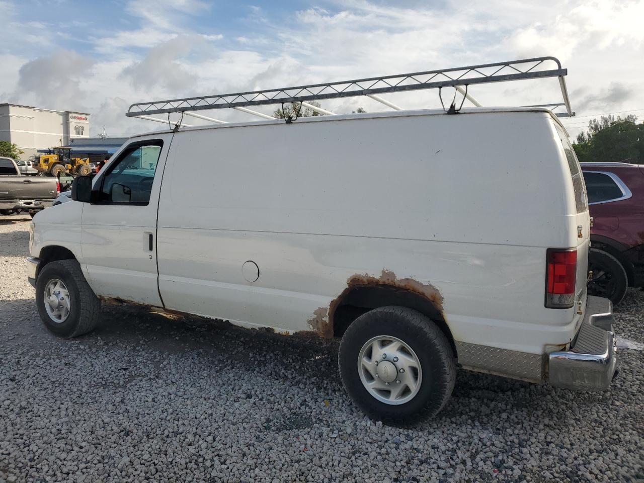 2011 Ford Econoline E250 Van - Фото 2
