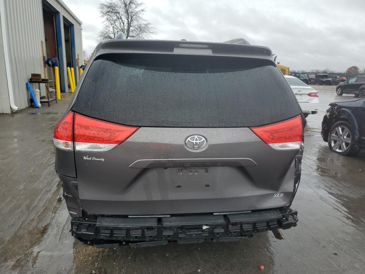 2012 Toyota Sienna Xle - Фото 6