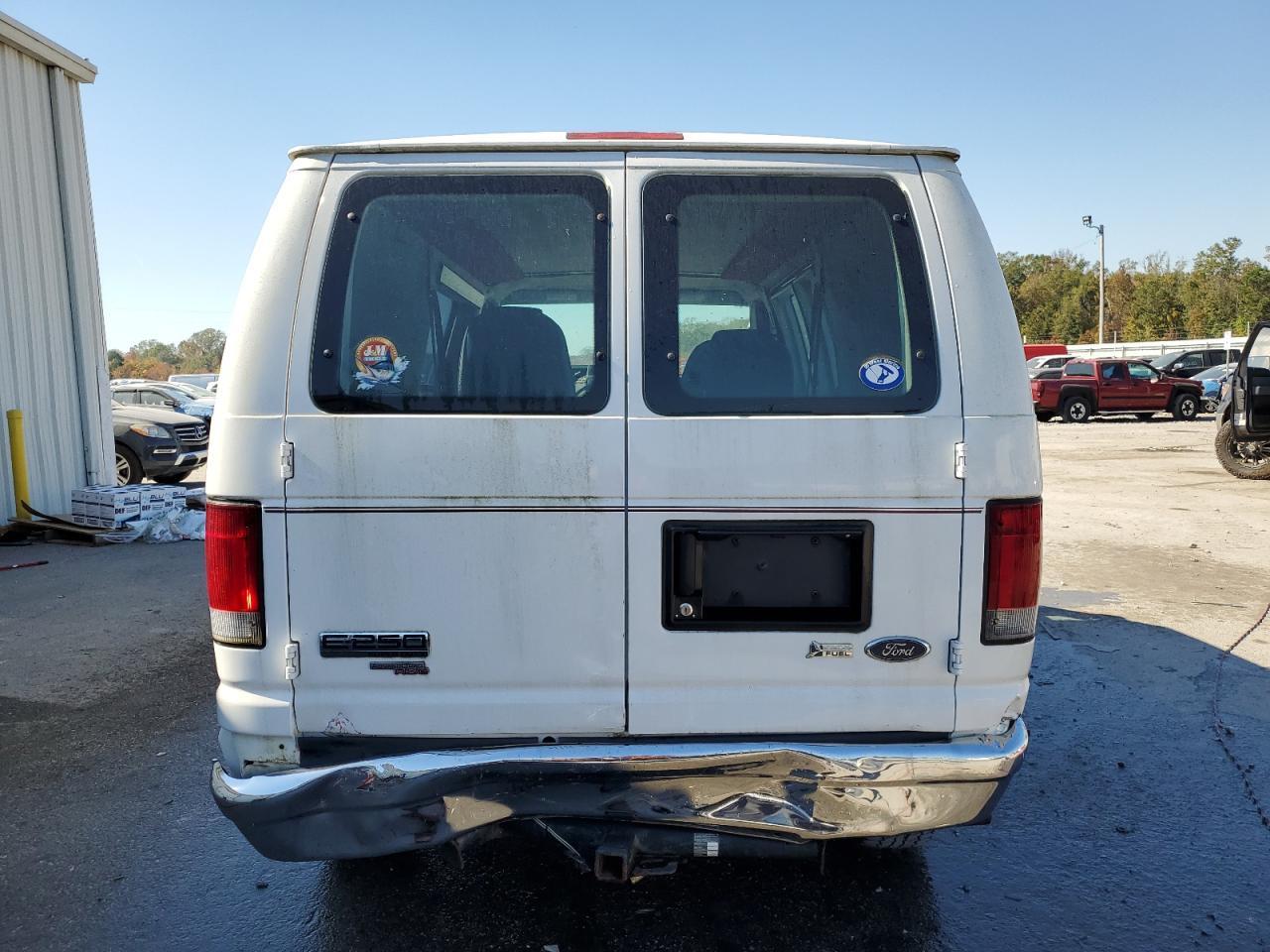 2012 Ford Econoline E250 Van - Фото 6