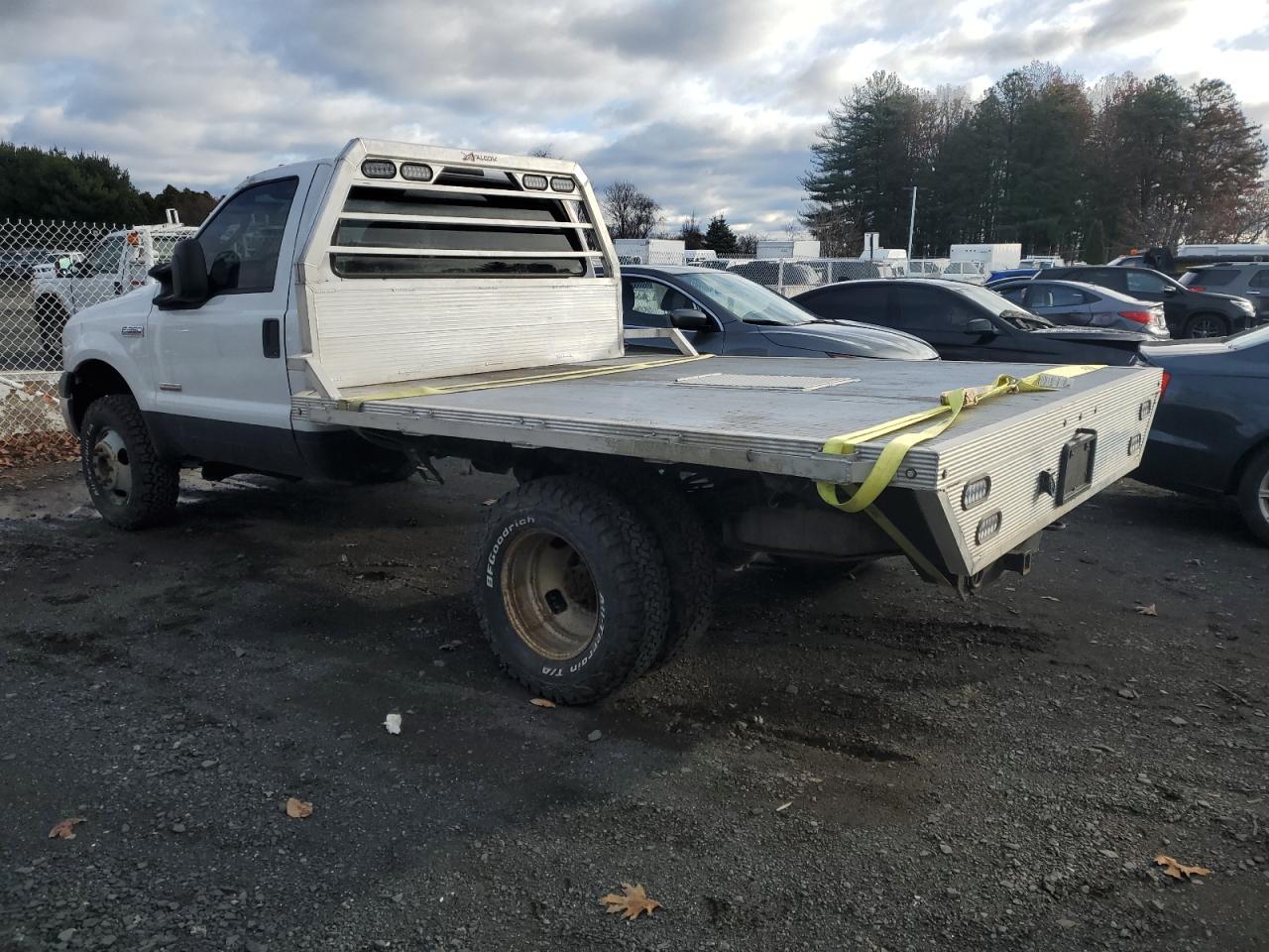 2005 Ford F350 Super Duty Flatbed Truck - Фото 2