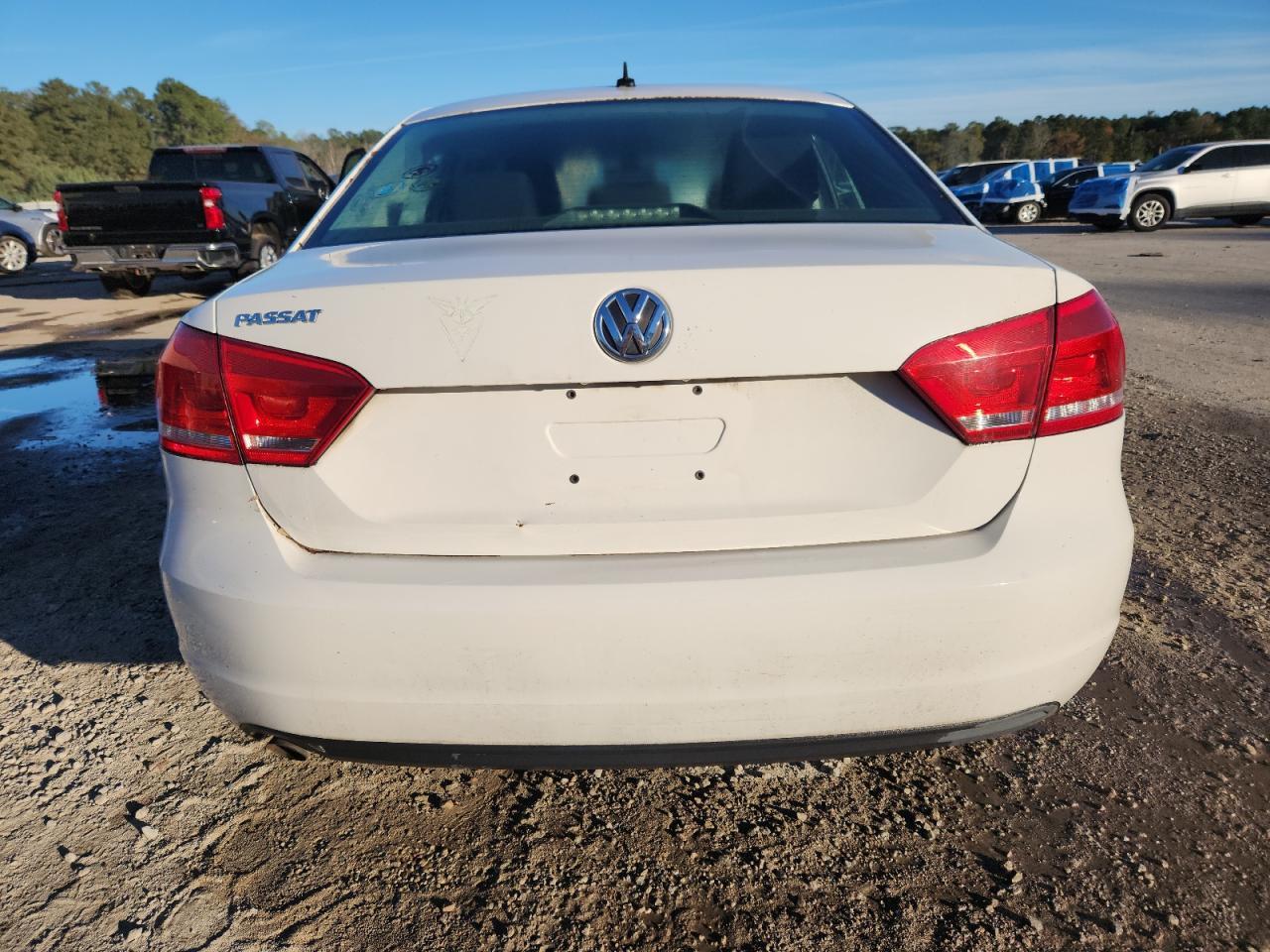 2014 Volkswagen Passat S - Image 6