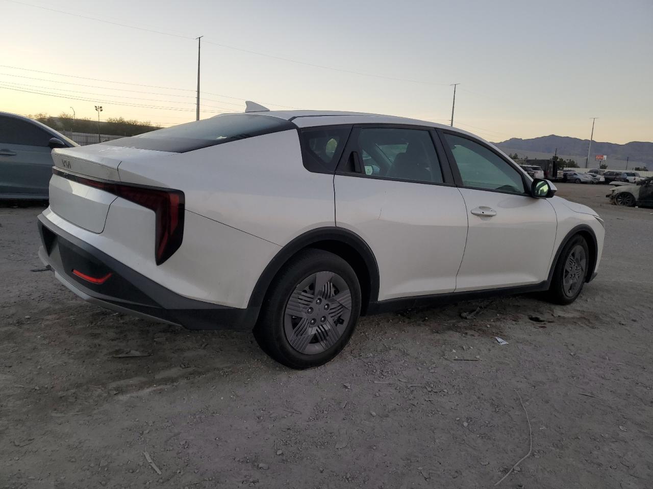 2025 Kia K4 Lx - Фото 3