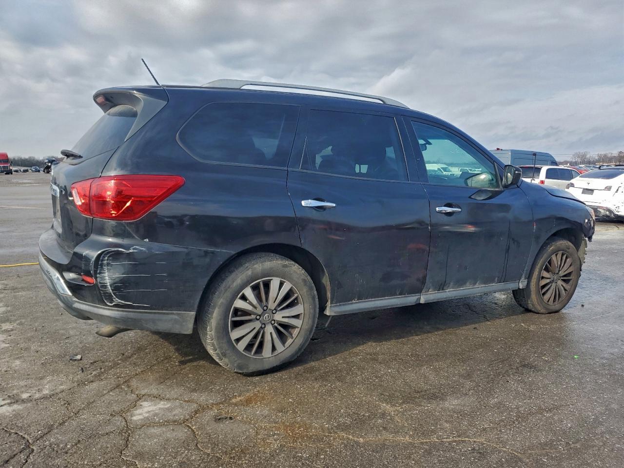 2017 Nissan Pathfinder S - Фото 3