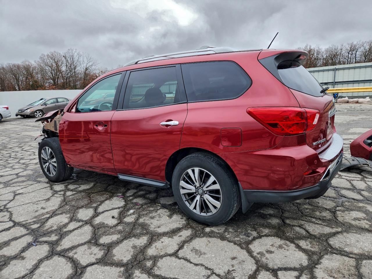 2017 Nissan Pathfinder S - Image 2