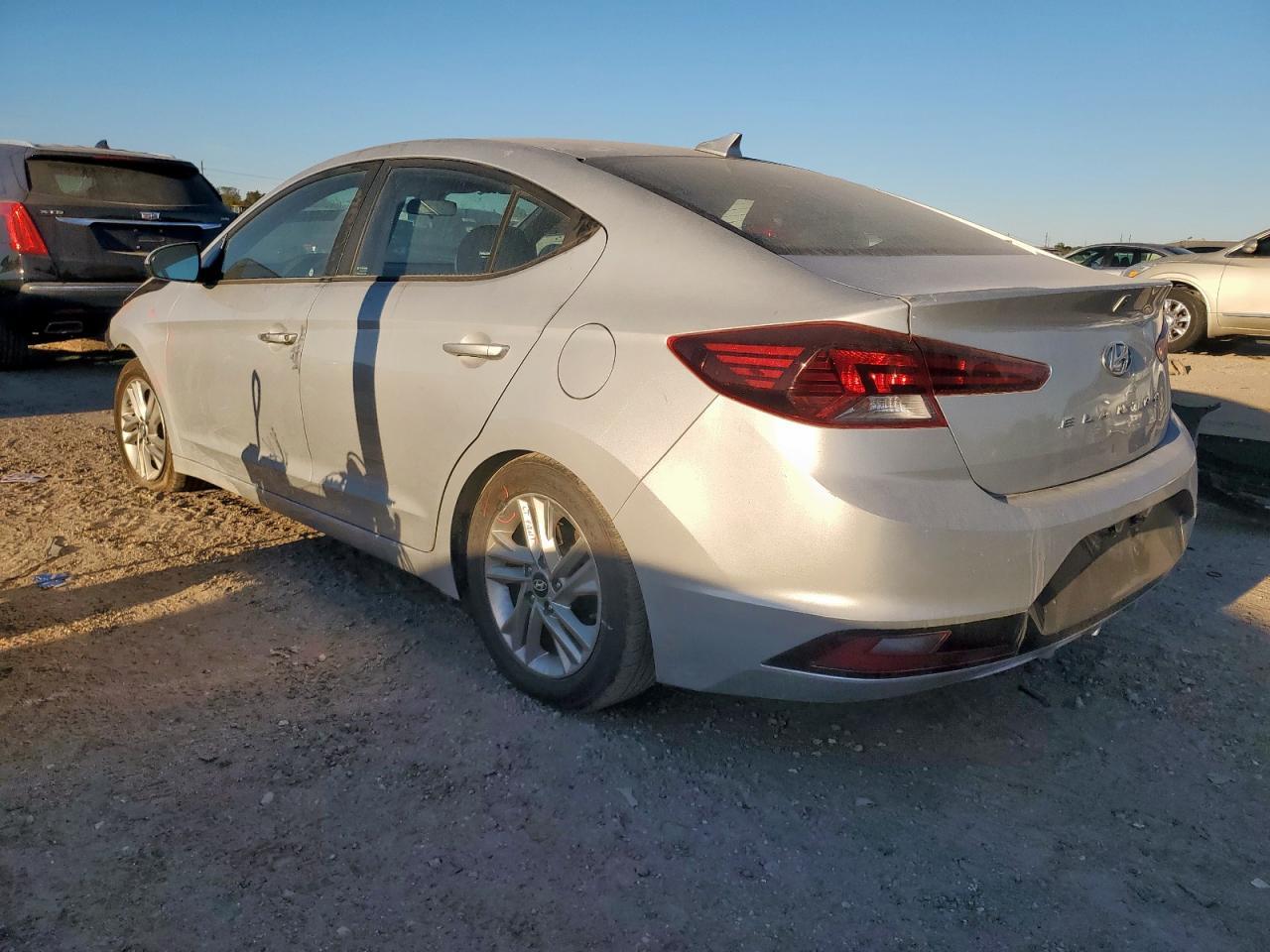 2019 Hyundai Elantra Sel - Image 2