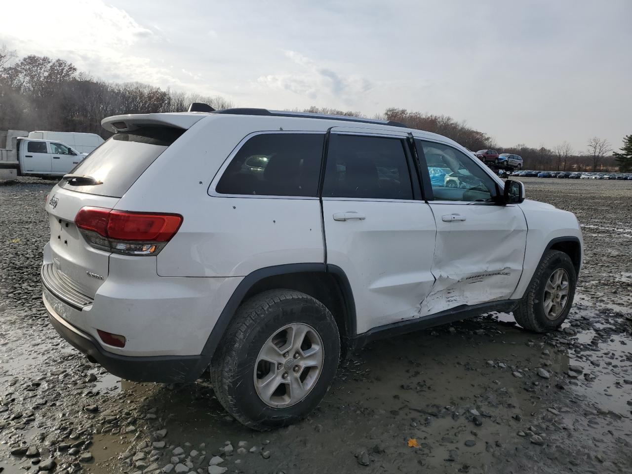 2014 Jeep Grand Cherokee Laredo - Image 3