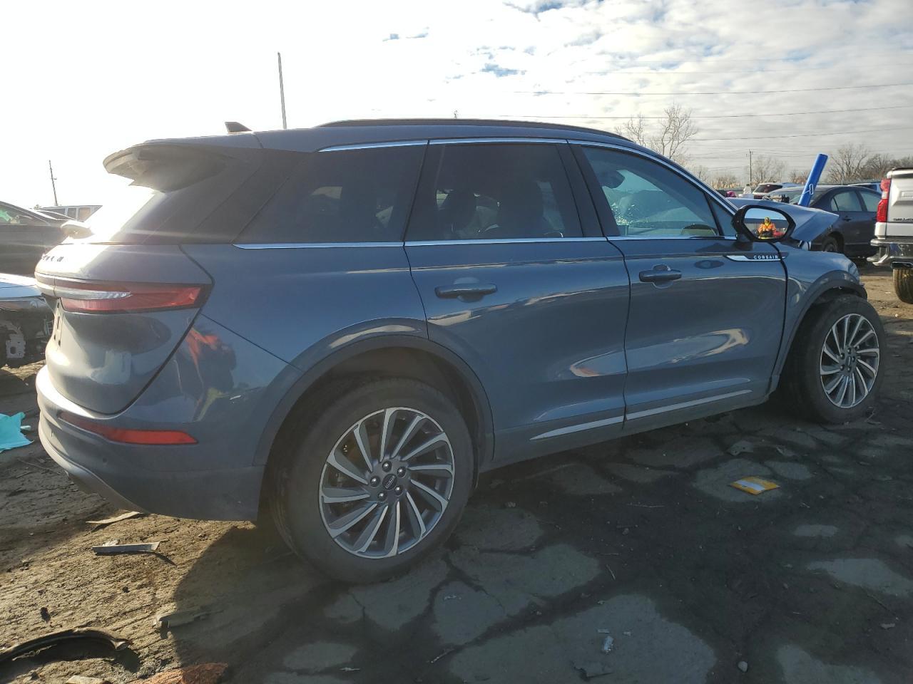 2025 Lincoln Corsair Reserve - Фото 3