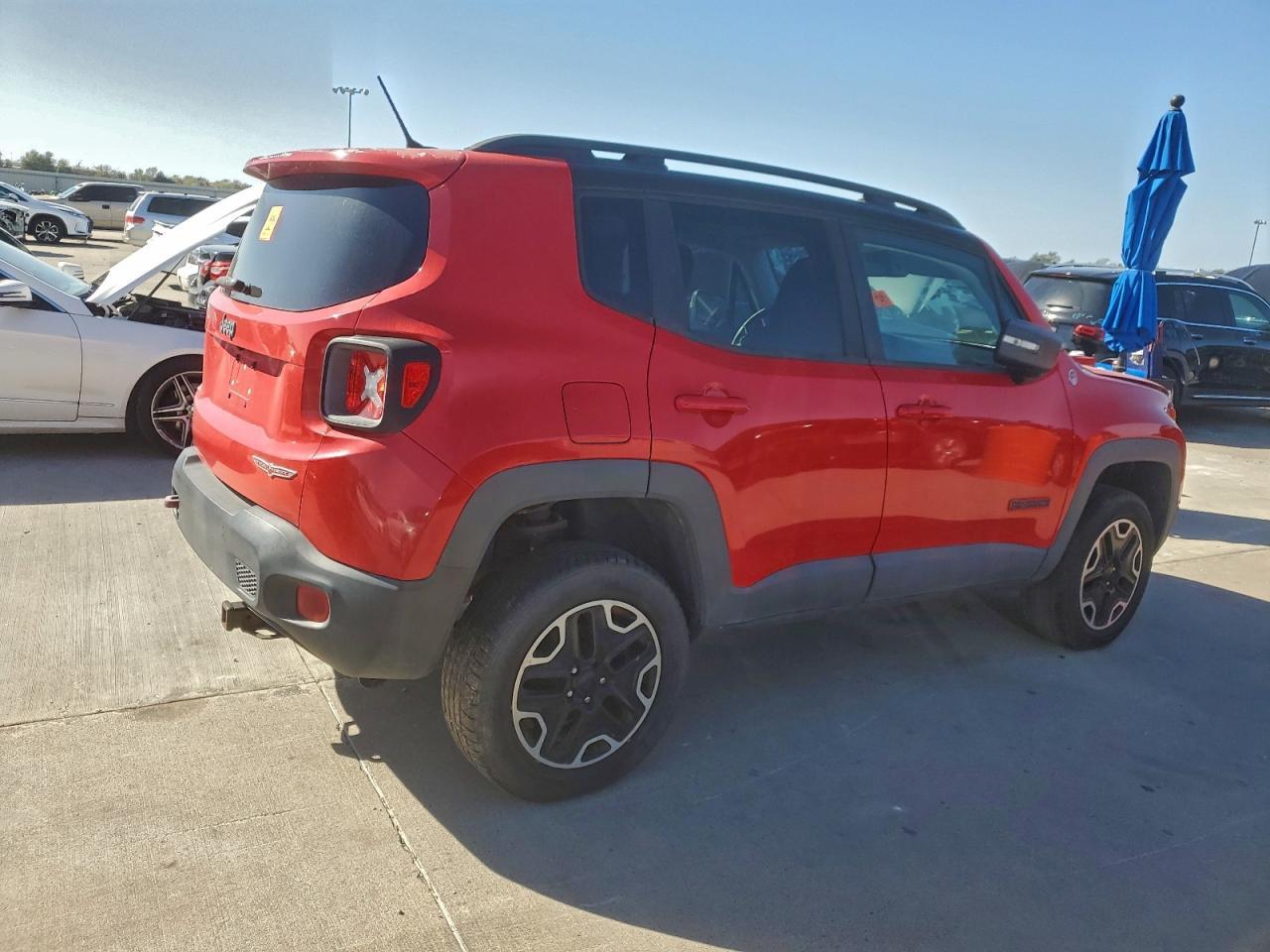 2017 Jeep Renegade Trailhawk - Image 3